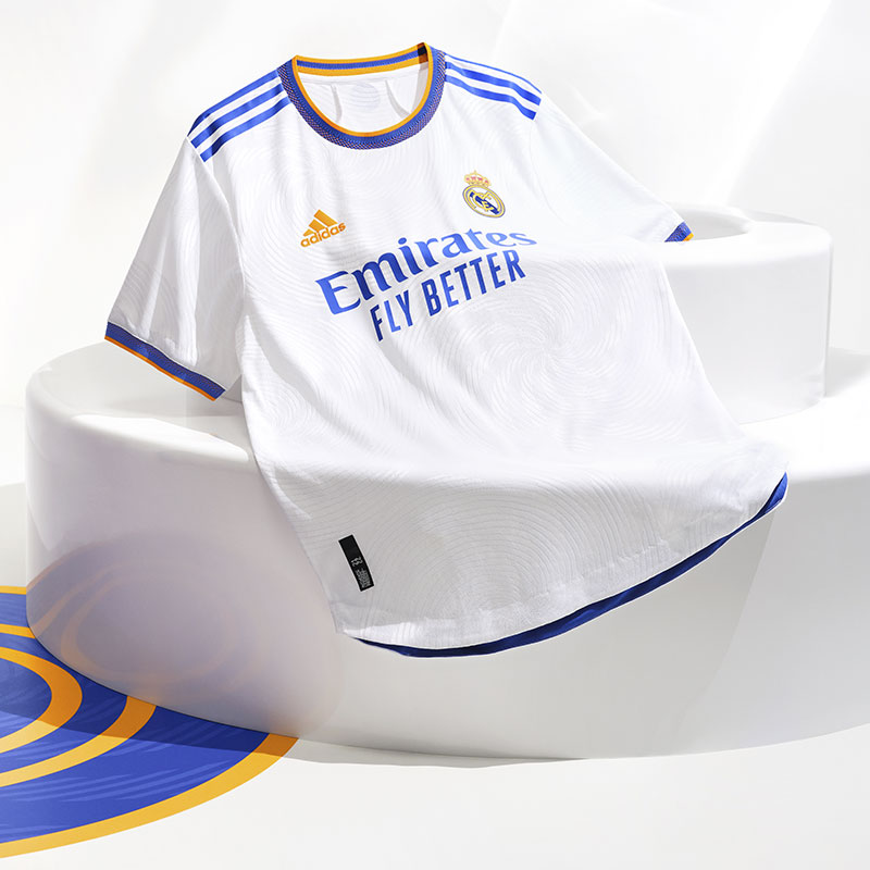 Personaliza la camiseta del Real Madrid 2021/2022 con tu nombre y número